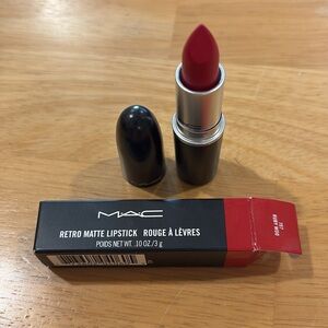 MAC Retro Matte Lipstick in Ruby Woo 707